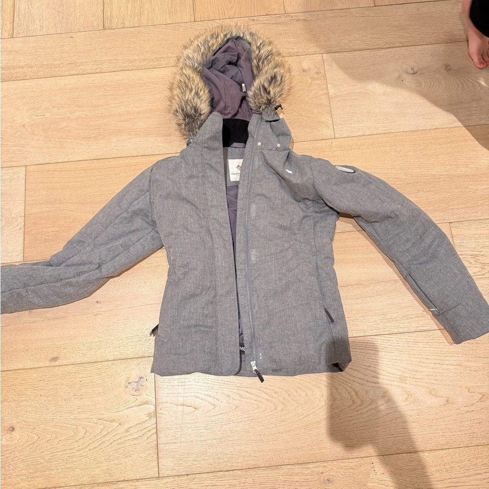 Obermeyer Women's Jacket in Gray and Dark Gray